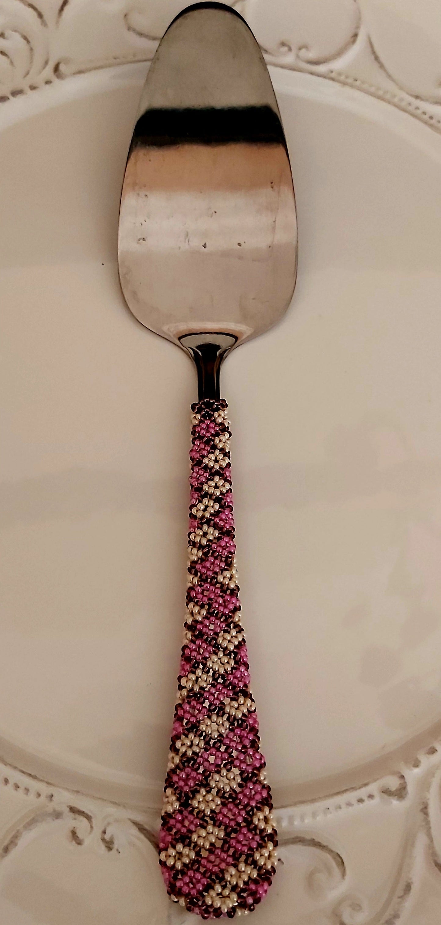 Beaded Cake Lifter