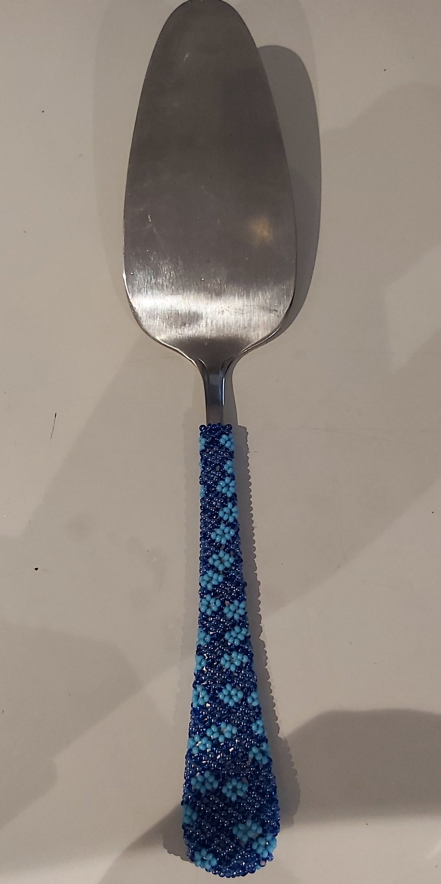 Beaded Cake Lifter