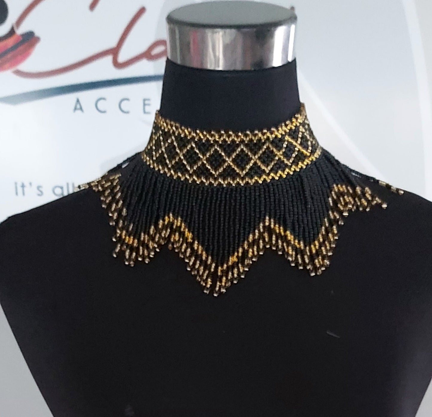 Isi W-Neckpiece