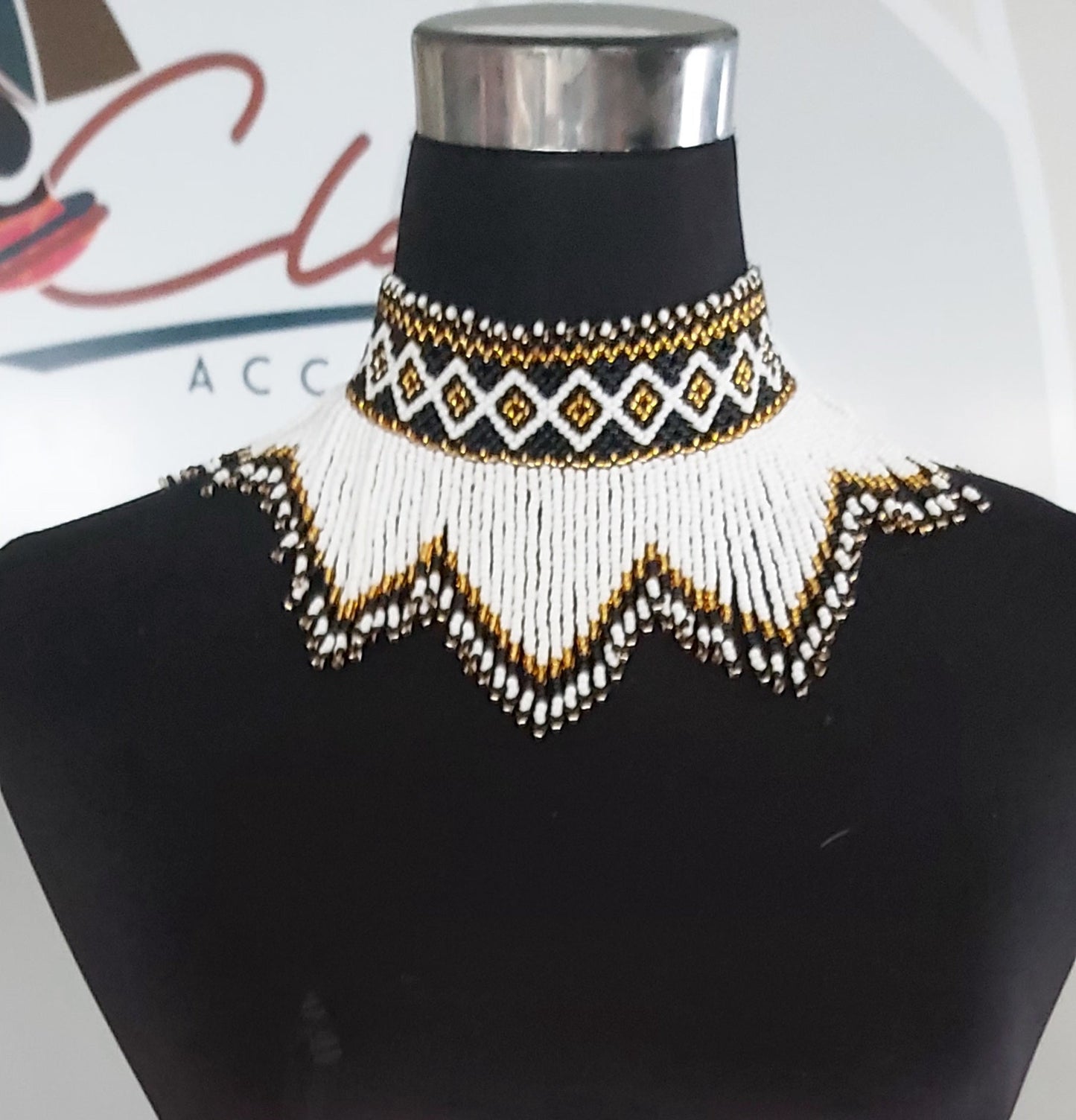 Isi W-Neckpiece