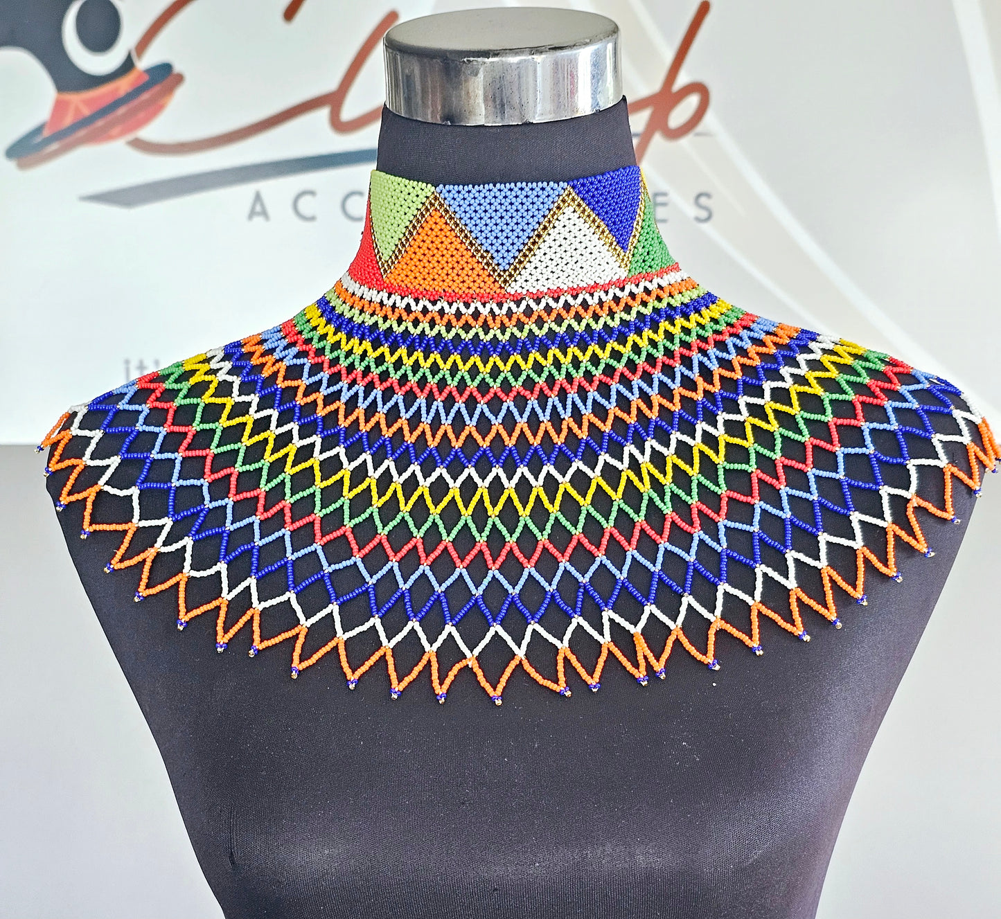 Nomazwi Neckpiece High collar