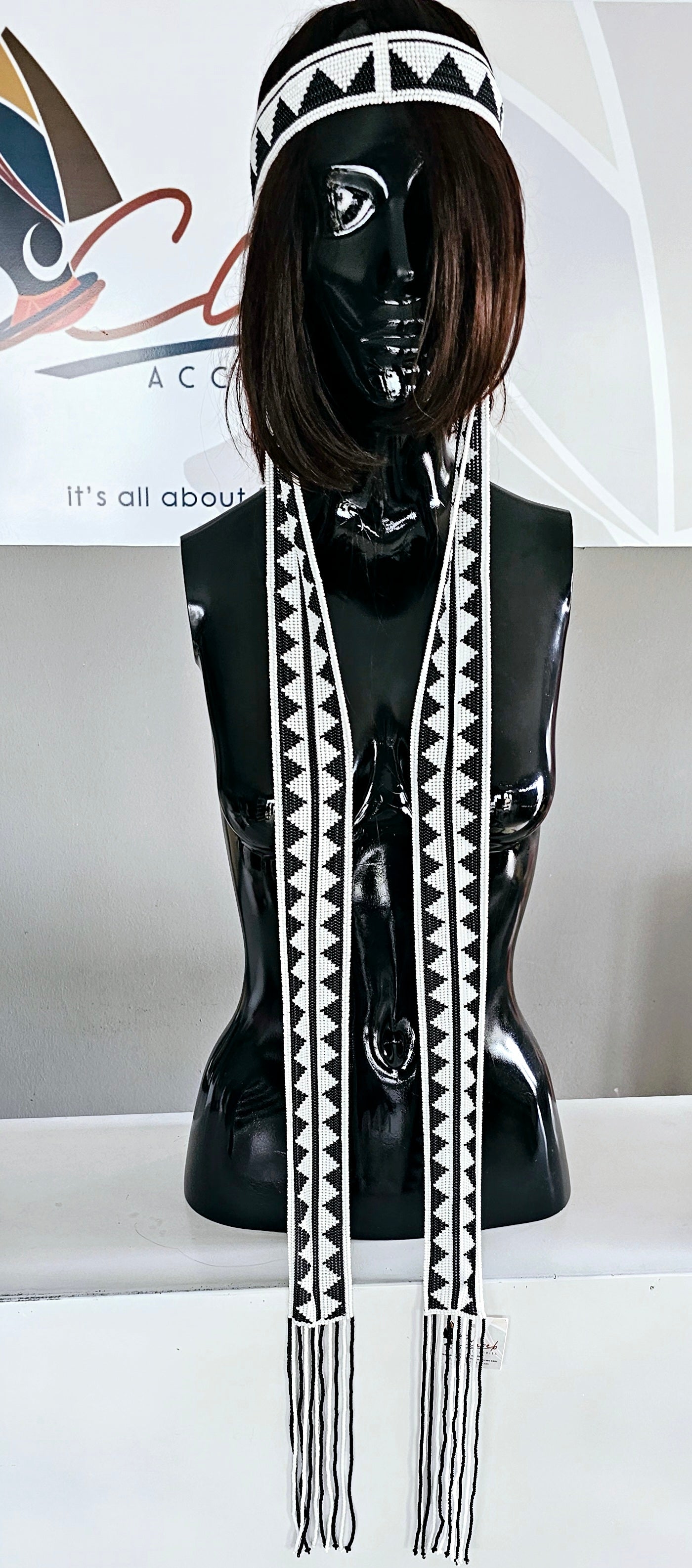 Ndebele headpiece ( Mlingakobe)