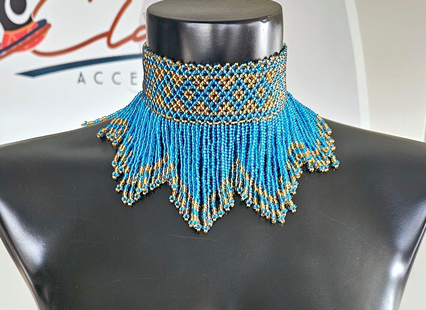 Isi W-Neckpiece