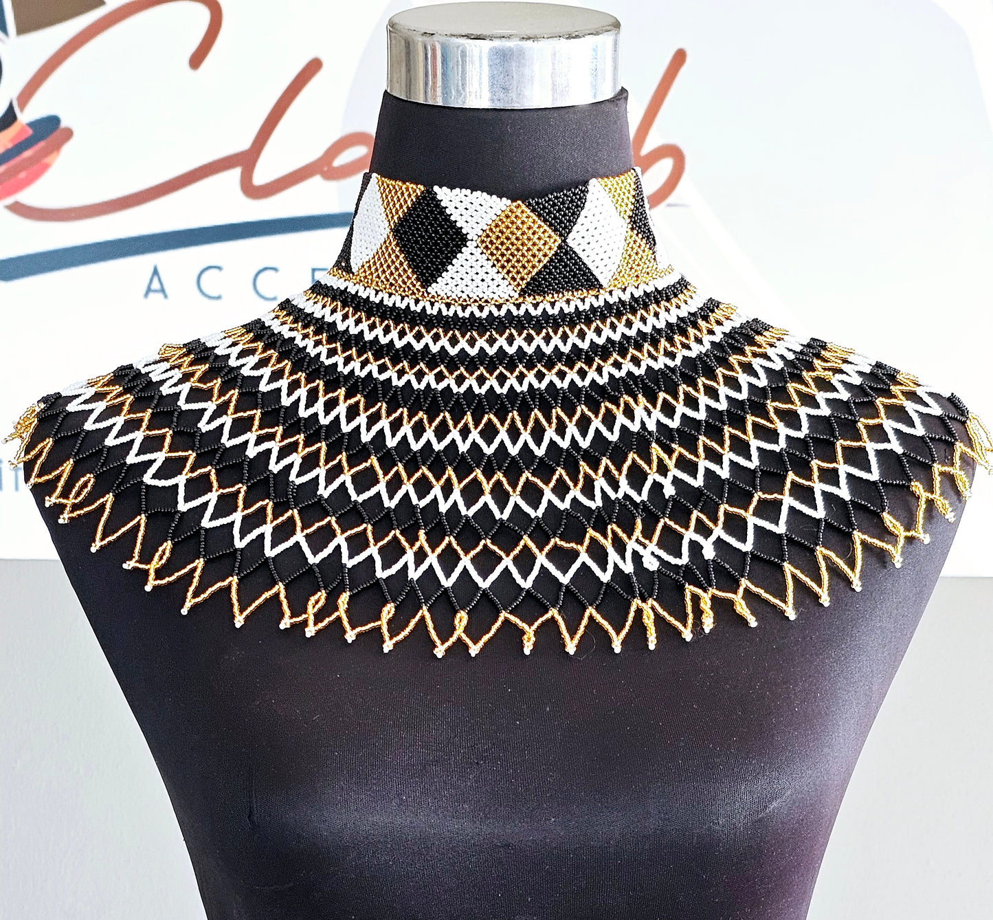 Nomazwi Neckpiece High collar