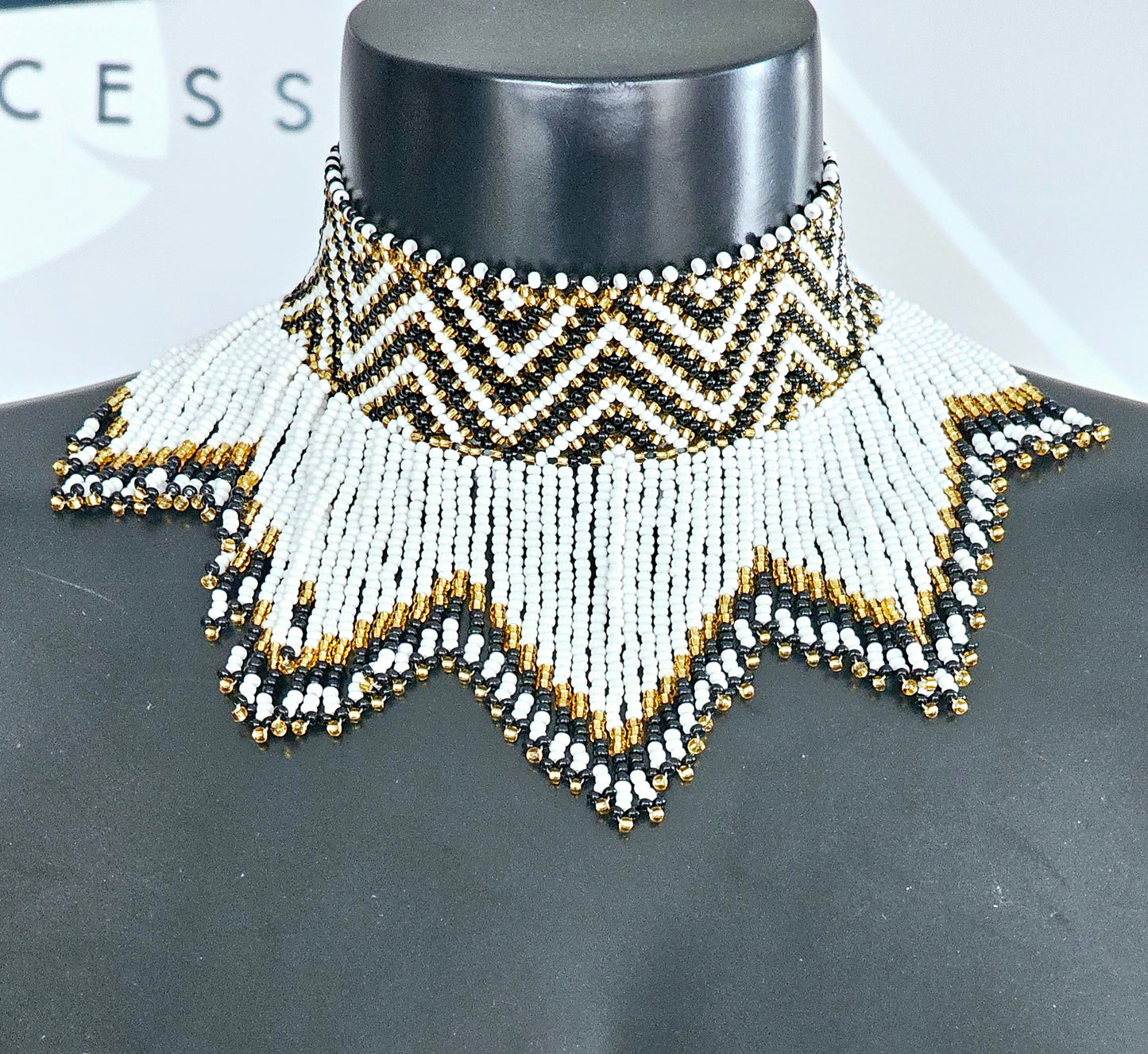 Isi W-Neckpiece