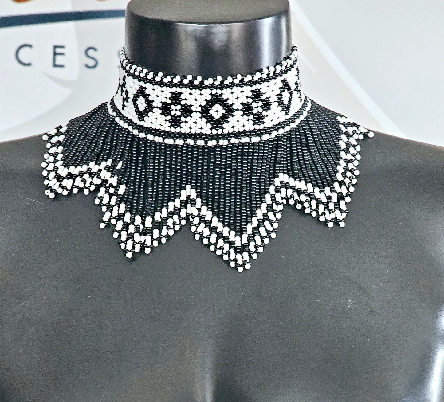 Isi W-Neckpiece