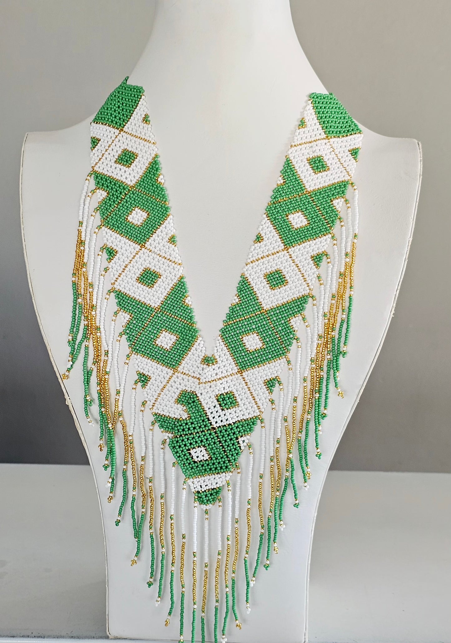 VNeckpiece