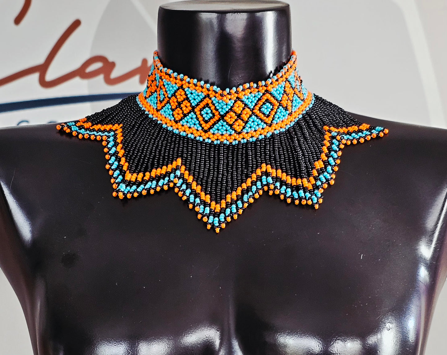 Isi W-Neckpiece