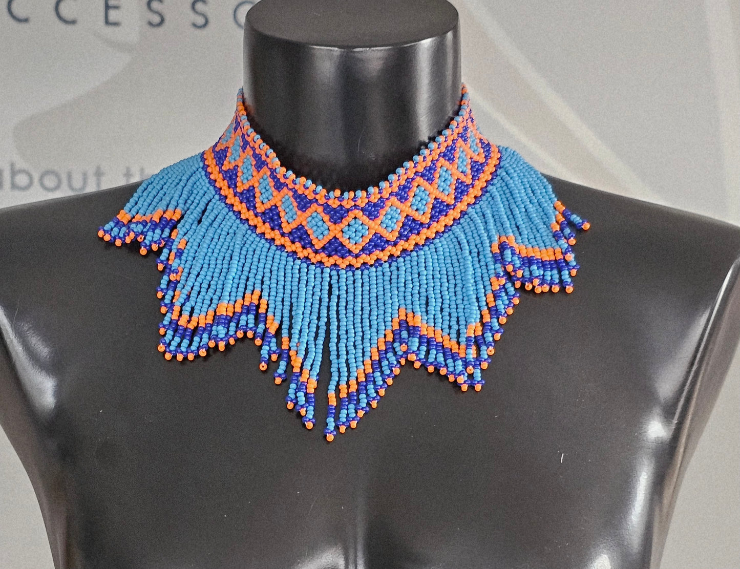 Isi W-Neckpiece
