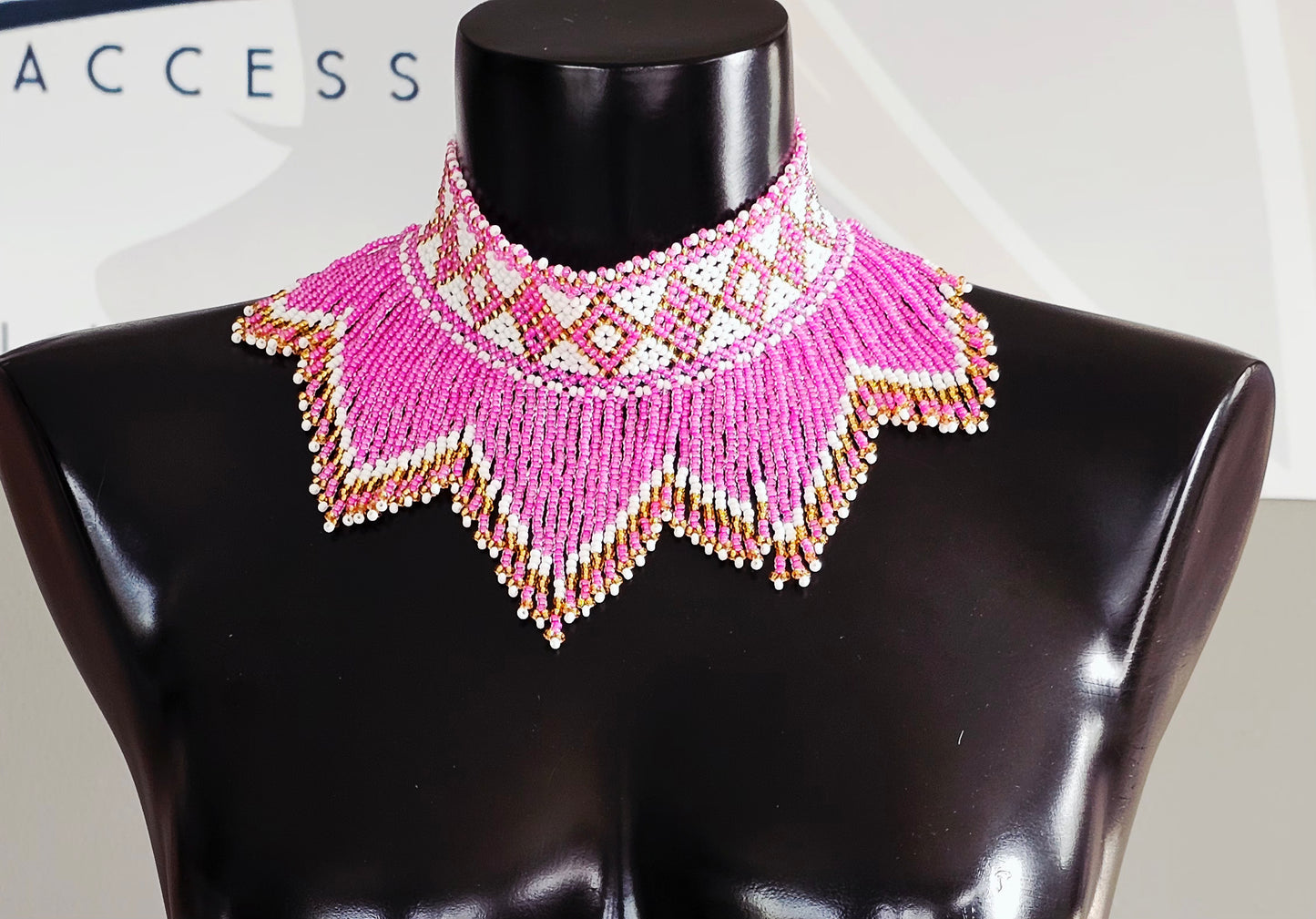 Isi W-Neckpiece
