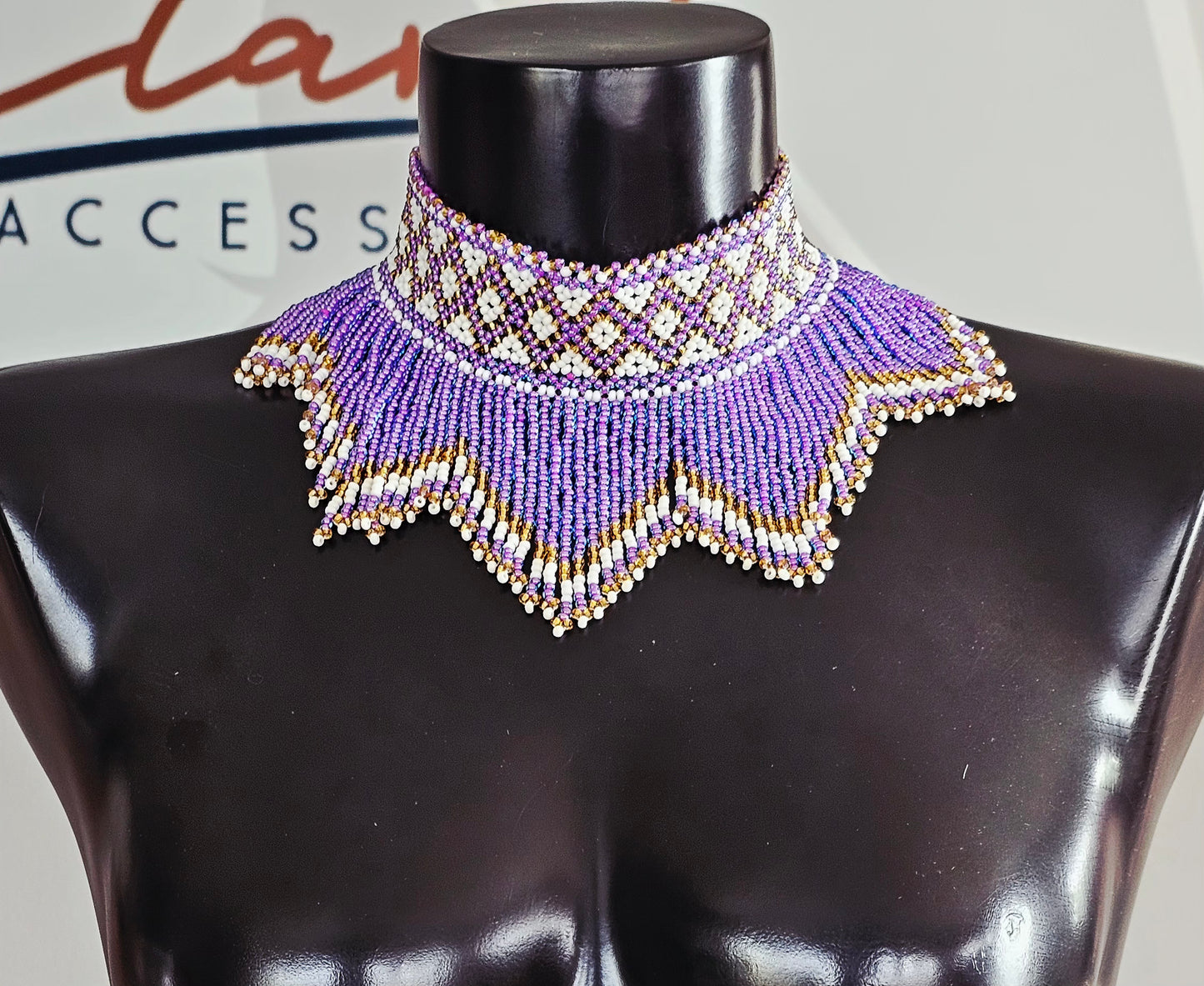 Isi W-Neckpiece