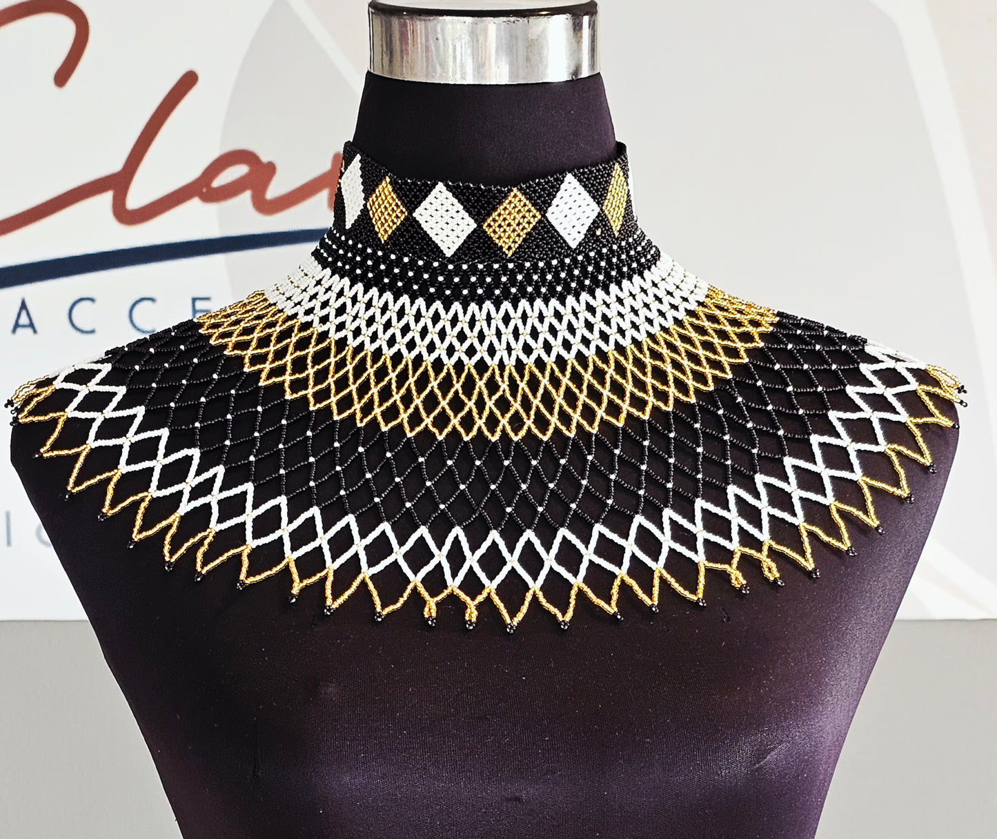 Madlamini Webneckpiece