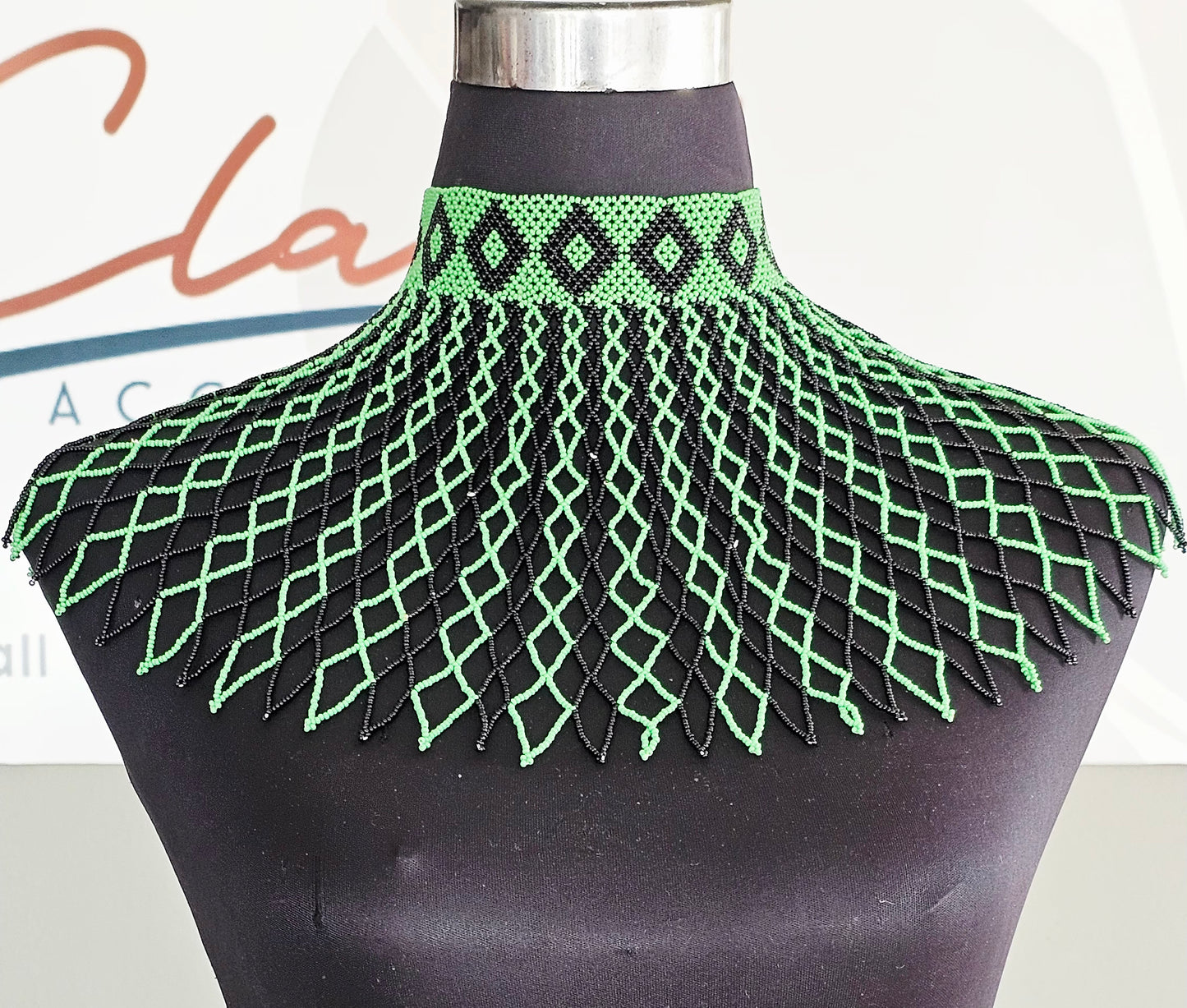 Madlamini Webneckpiece