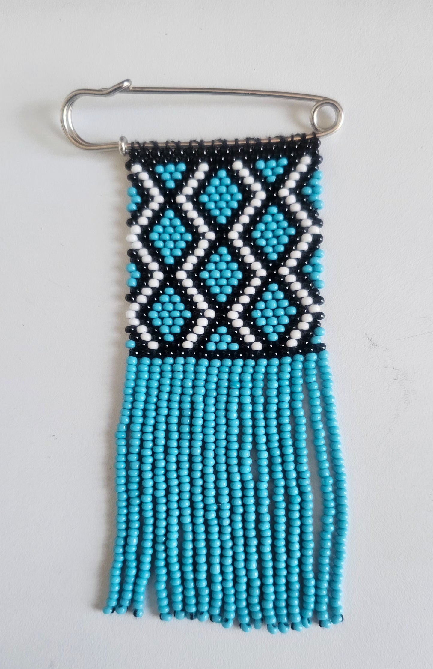Beaded Safety Pin / Isipeleti