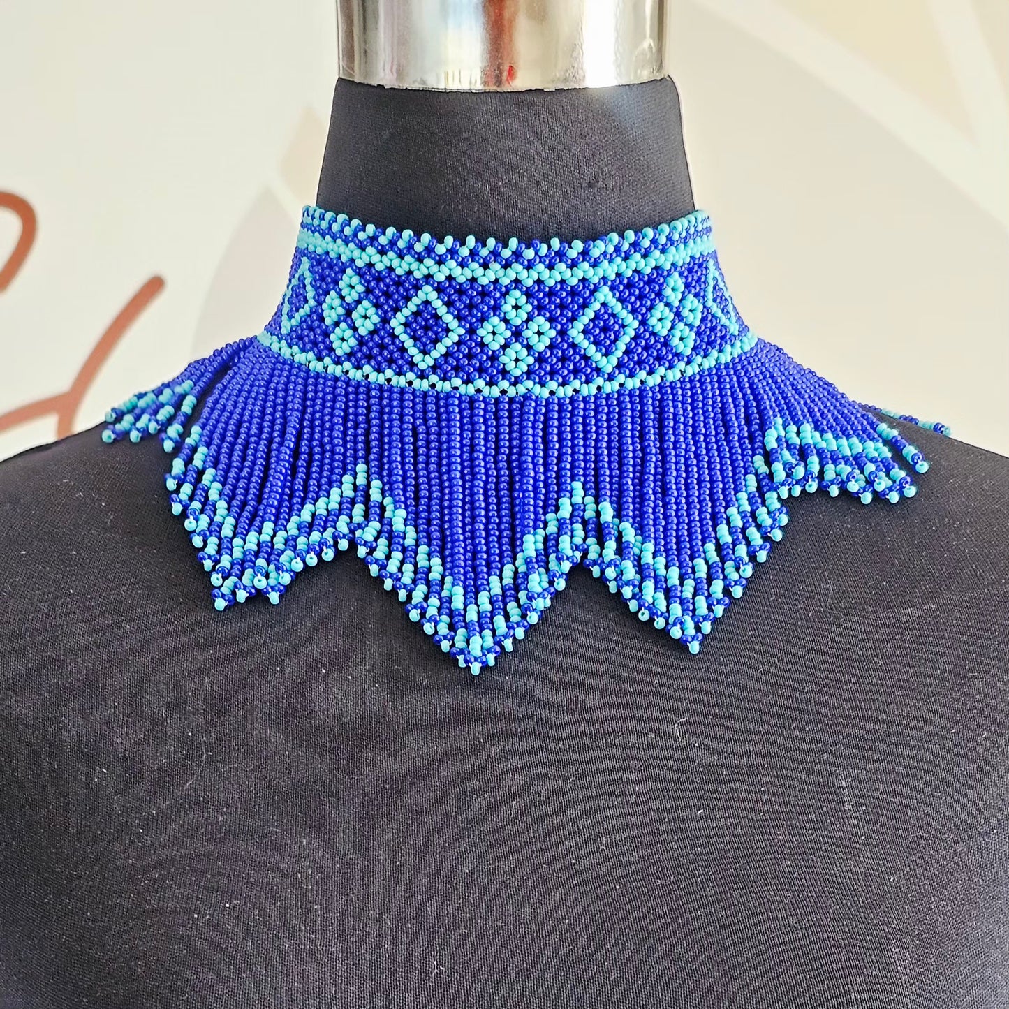 Isi W-Neckpiece