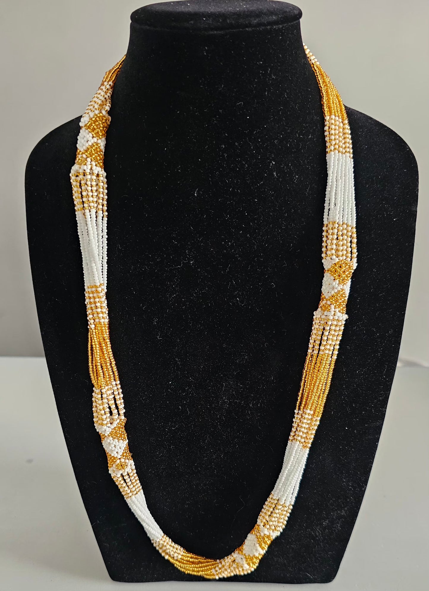 Mvovo Neckpiece