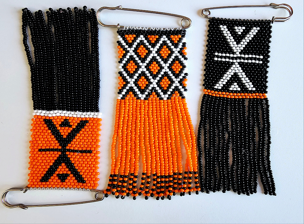 Beaded Safety Pin / Isipeleti