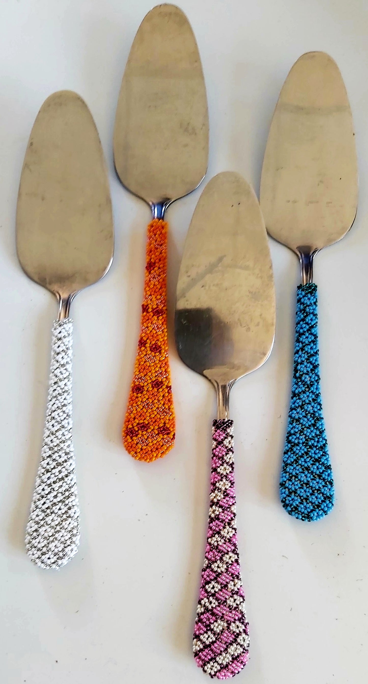 Beaded Cake Lifter