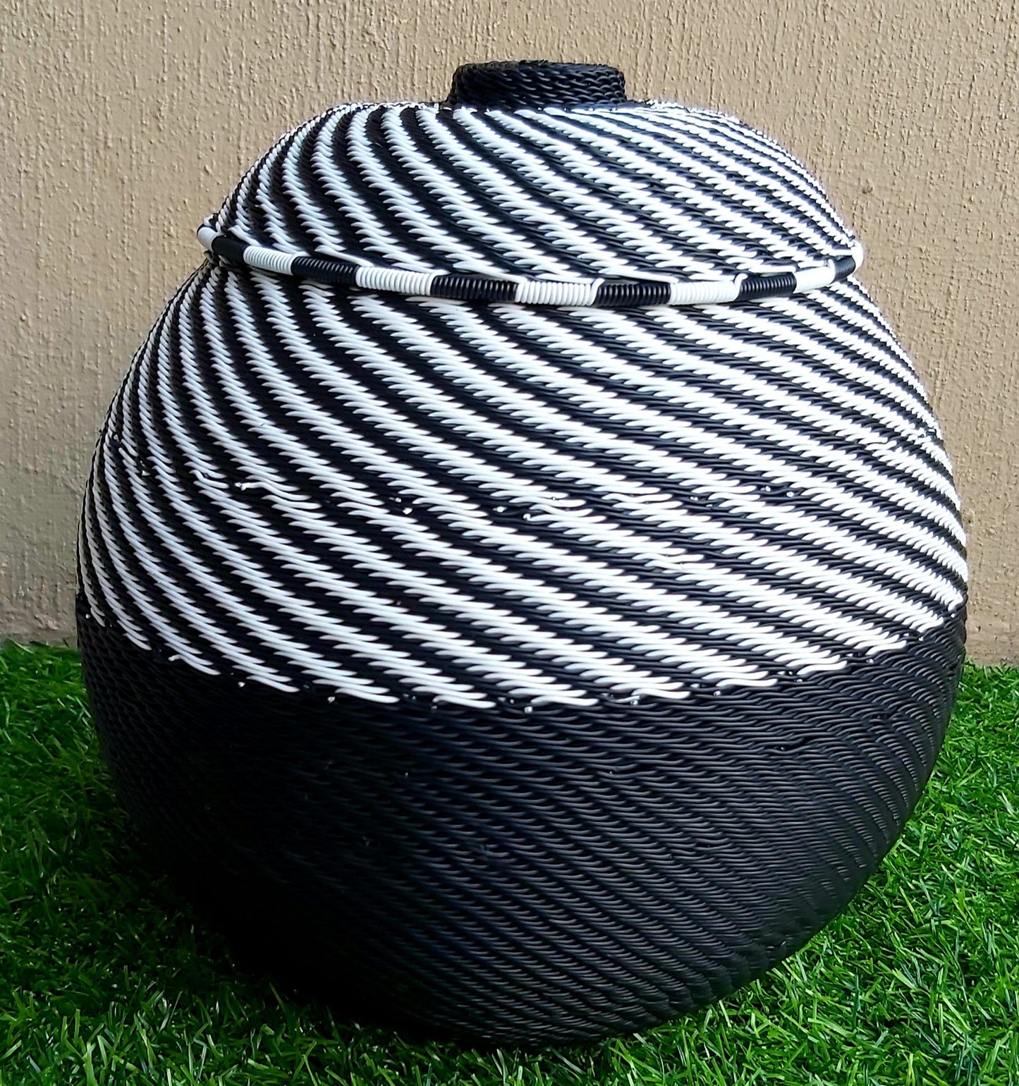 Telephone Wire Ukhamba Bowl