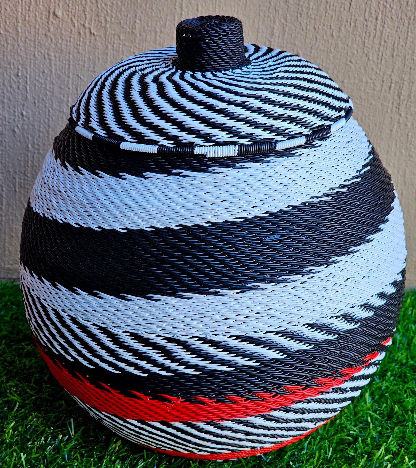 Telephone Wire Ukhamba Bowl