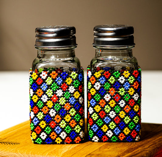 Beaded salt & Pepper container set