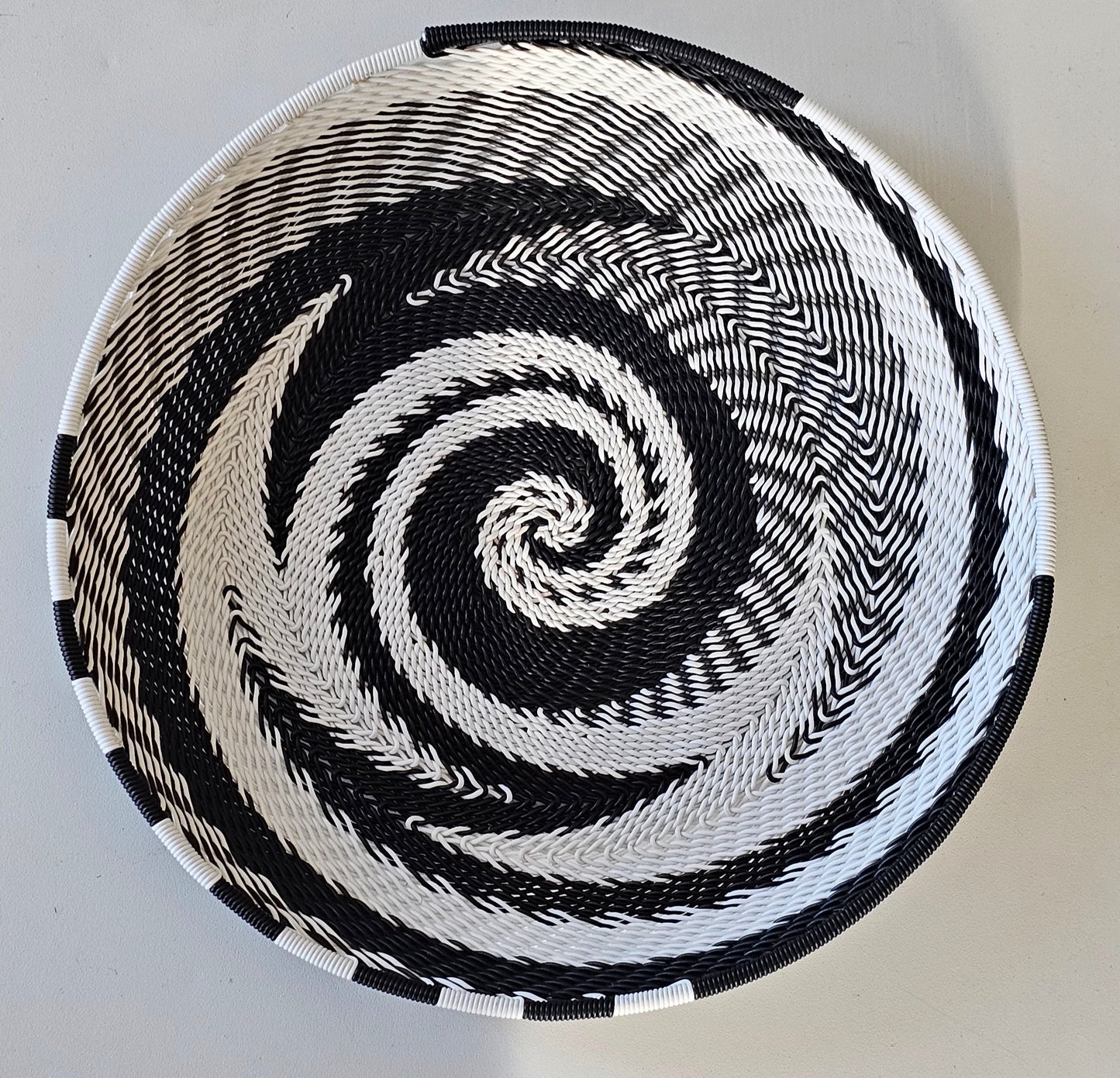 Telephone Wire Round Trays 21.5cm