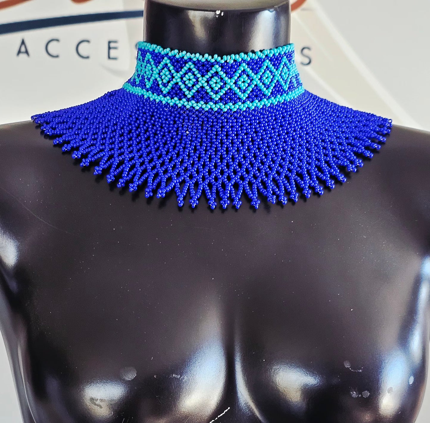 Lona Chocker