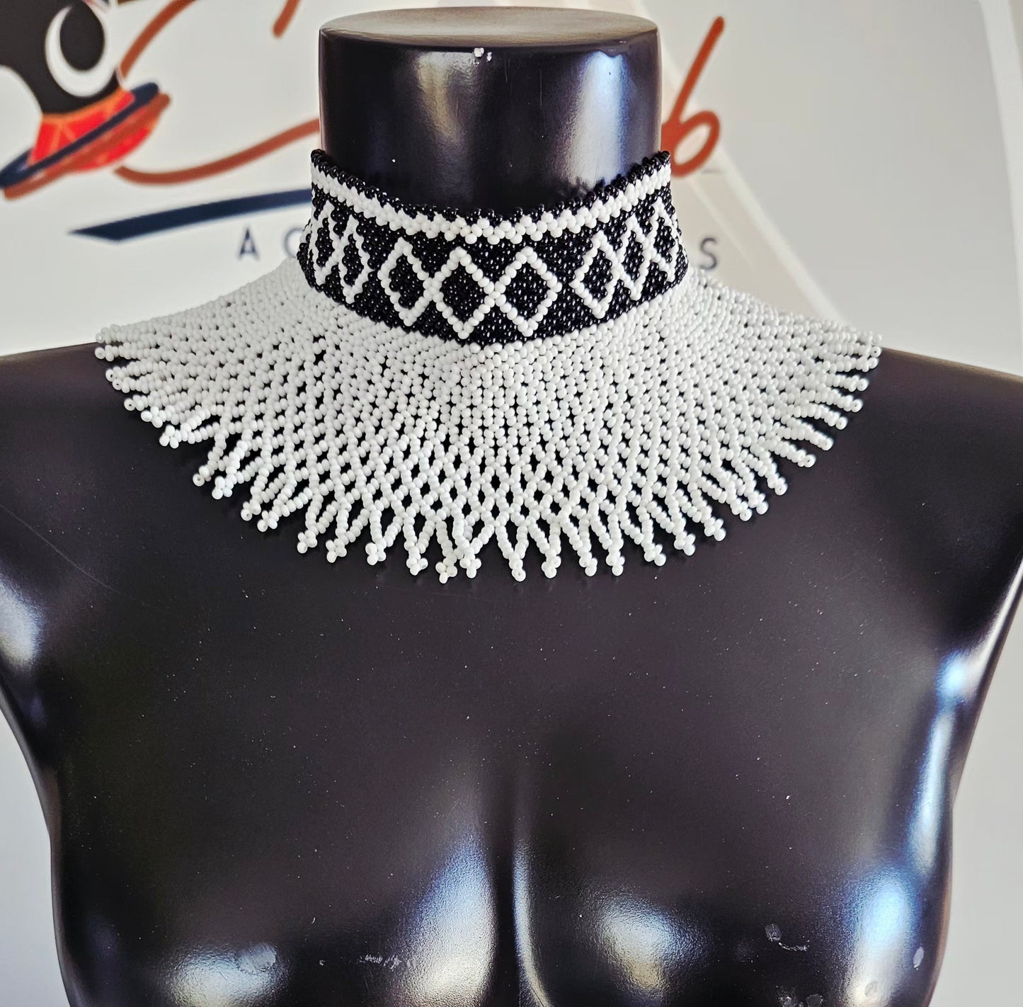 Lona Chocker