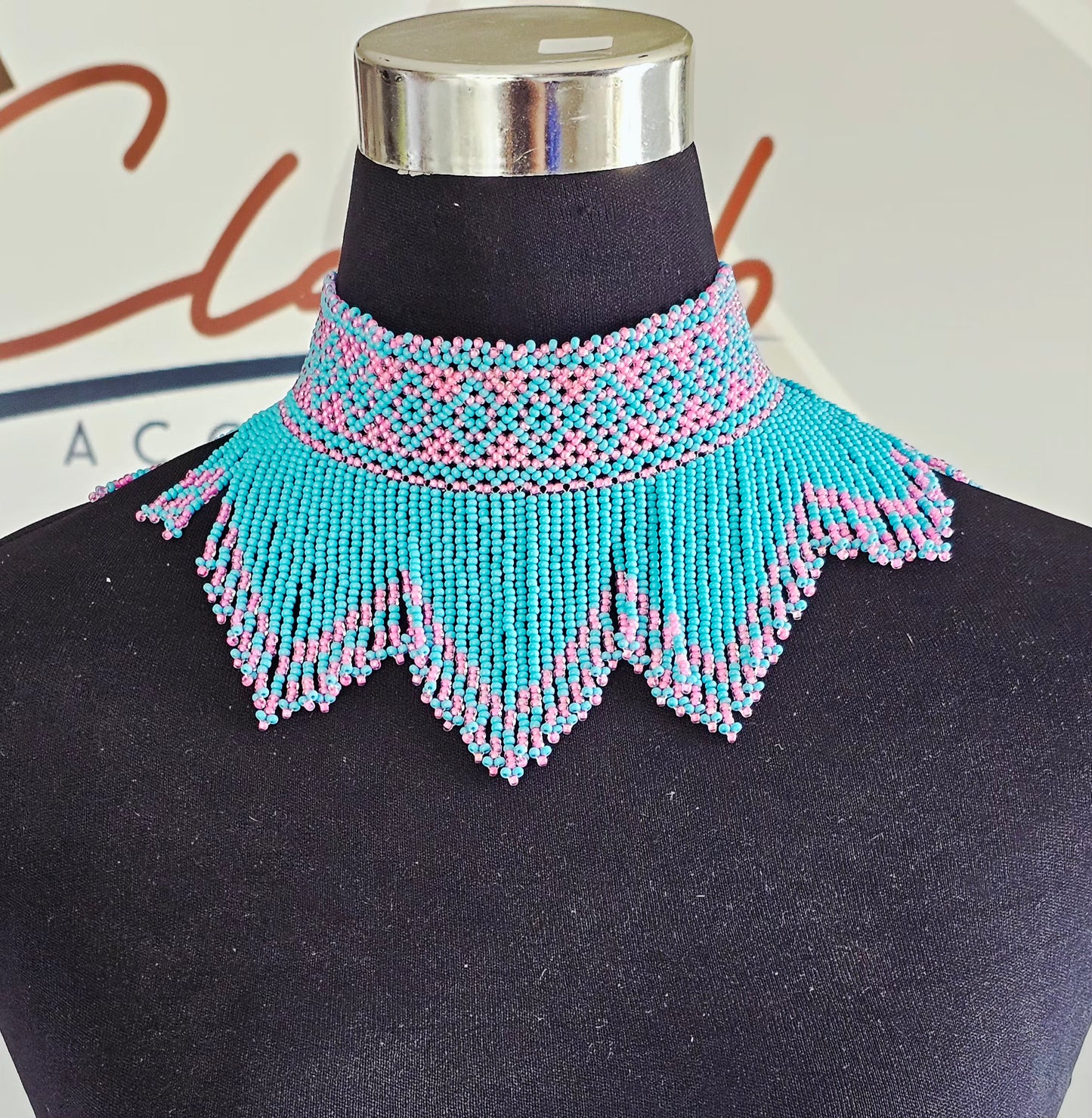 Isi W-Neckpiece