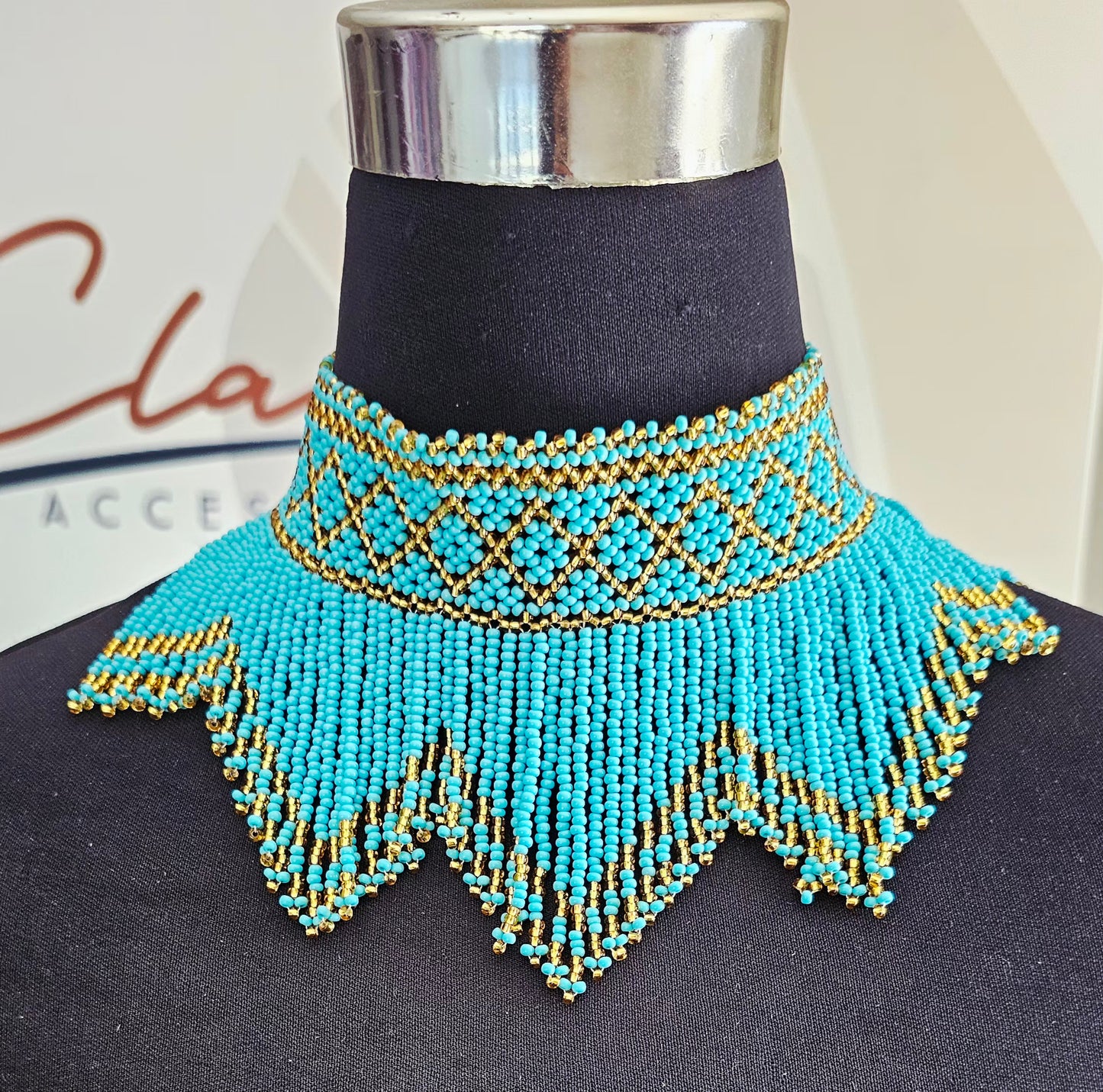 Isi W-Neckpiece