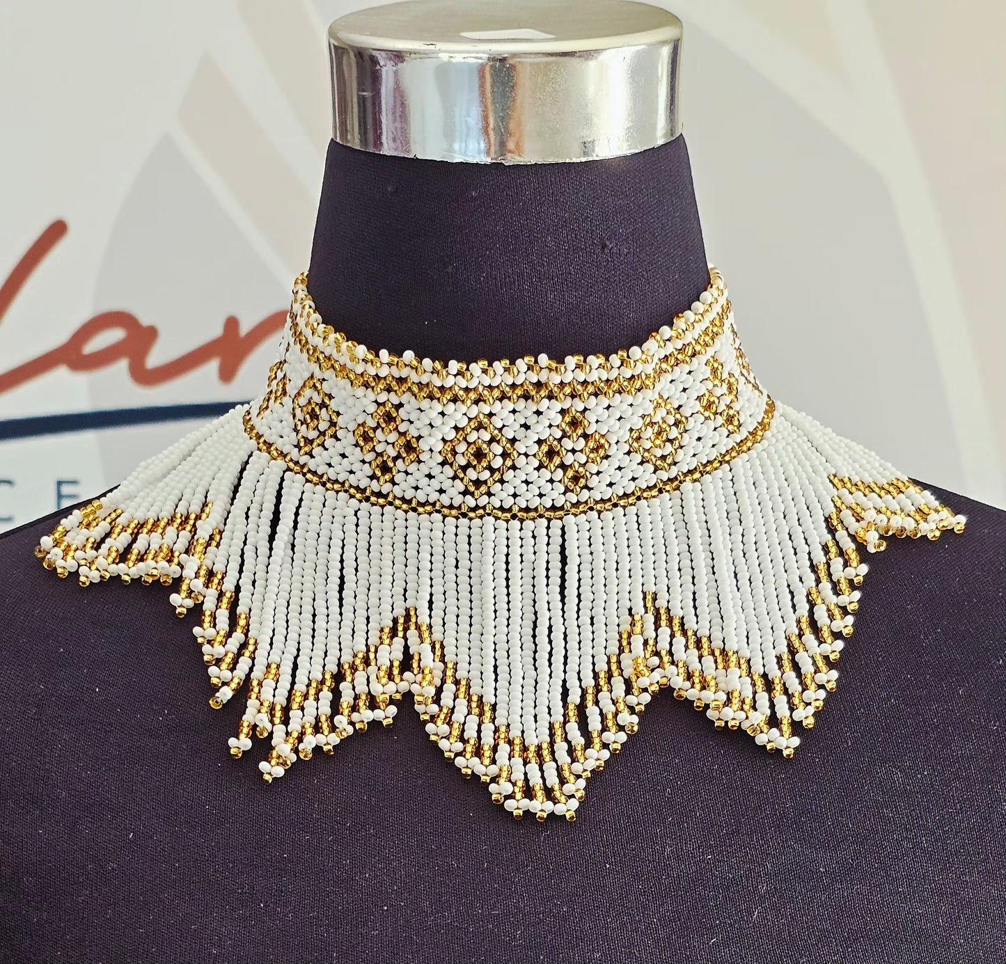 Isi W-Neckpiece