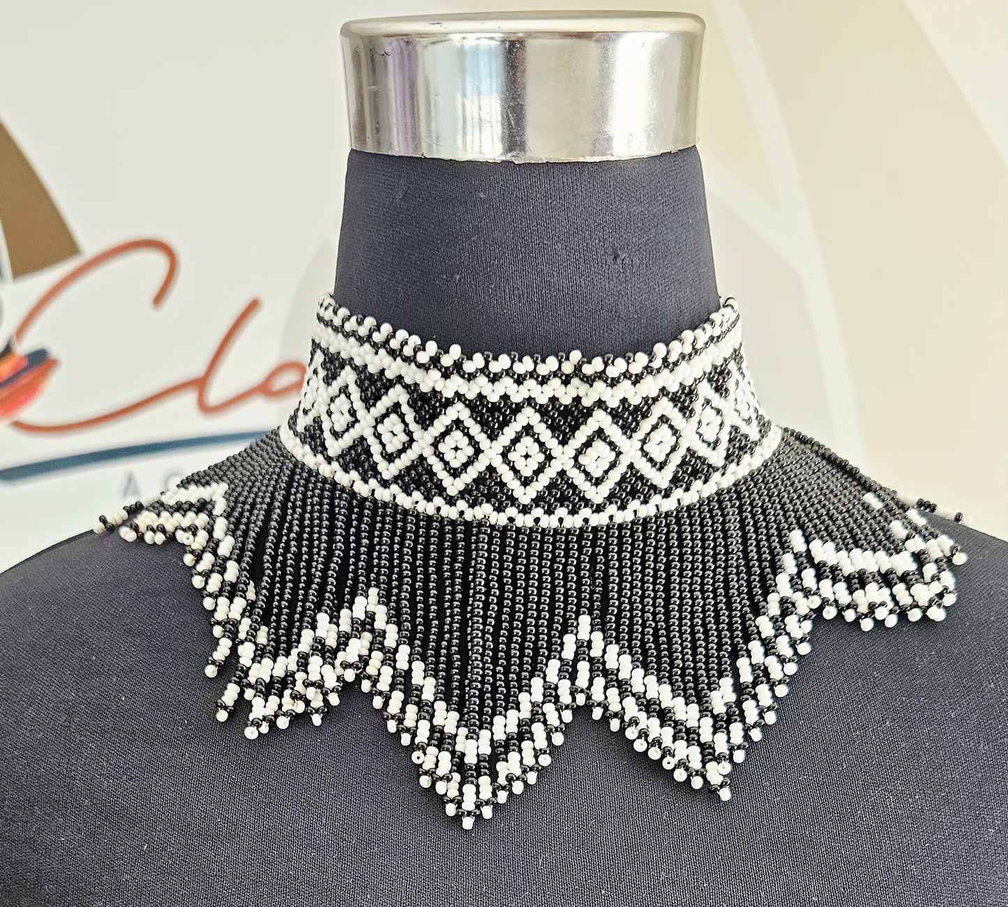 Isi W-Neckpiece