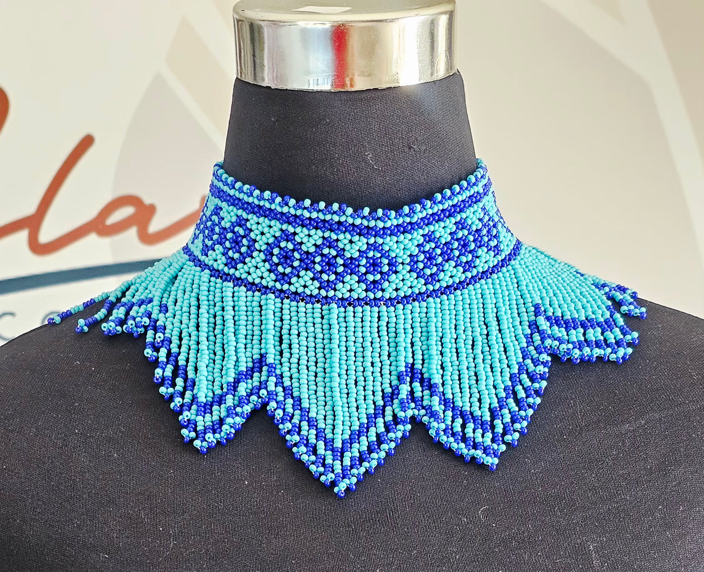 Isi W-Neckpiece