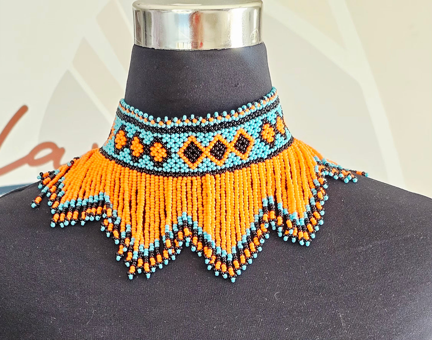Isi W-Neckpiece