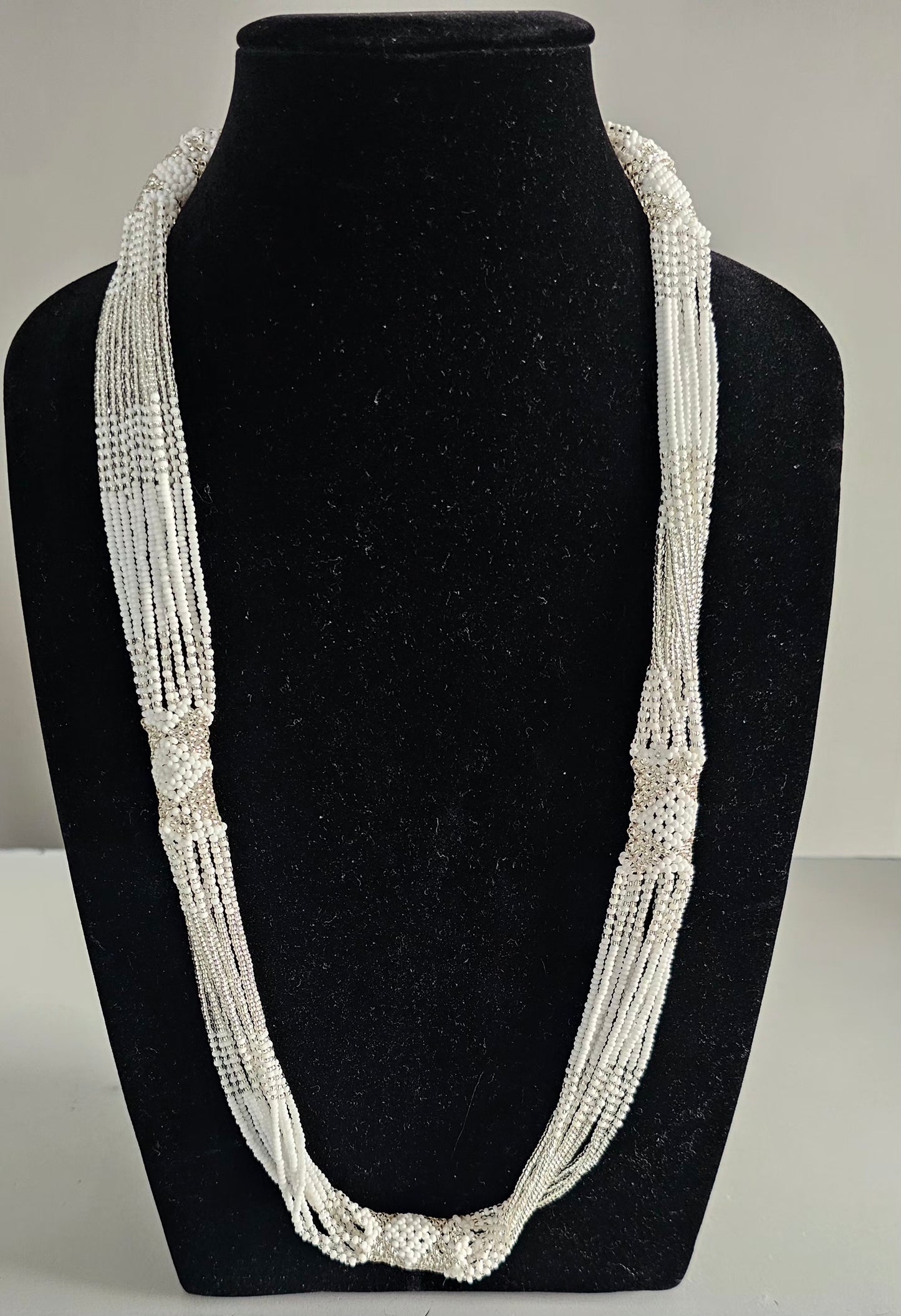 Mvovo Neckpiece