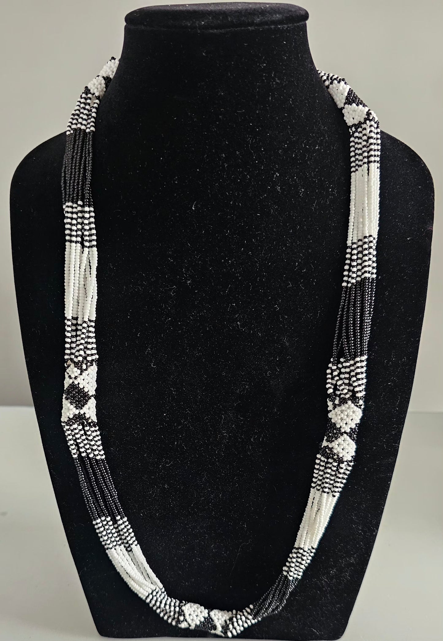 Mvovo Neckpiece