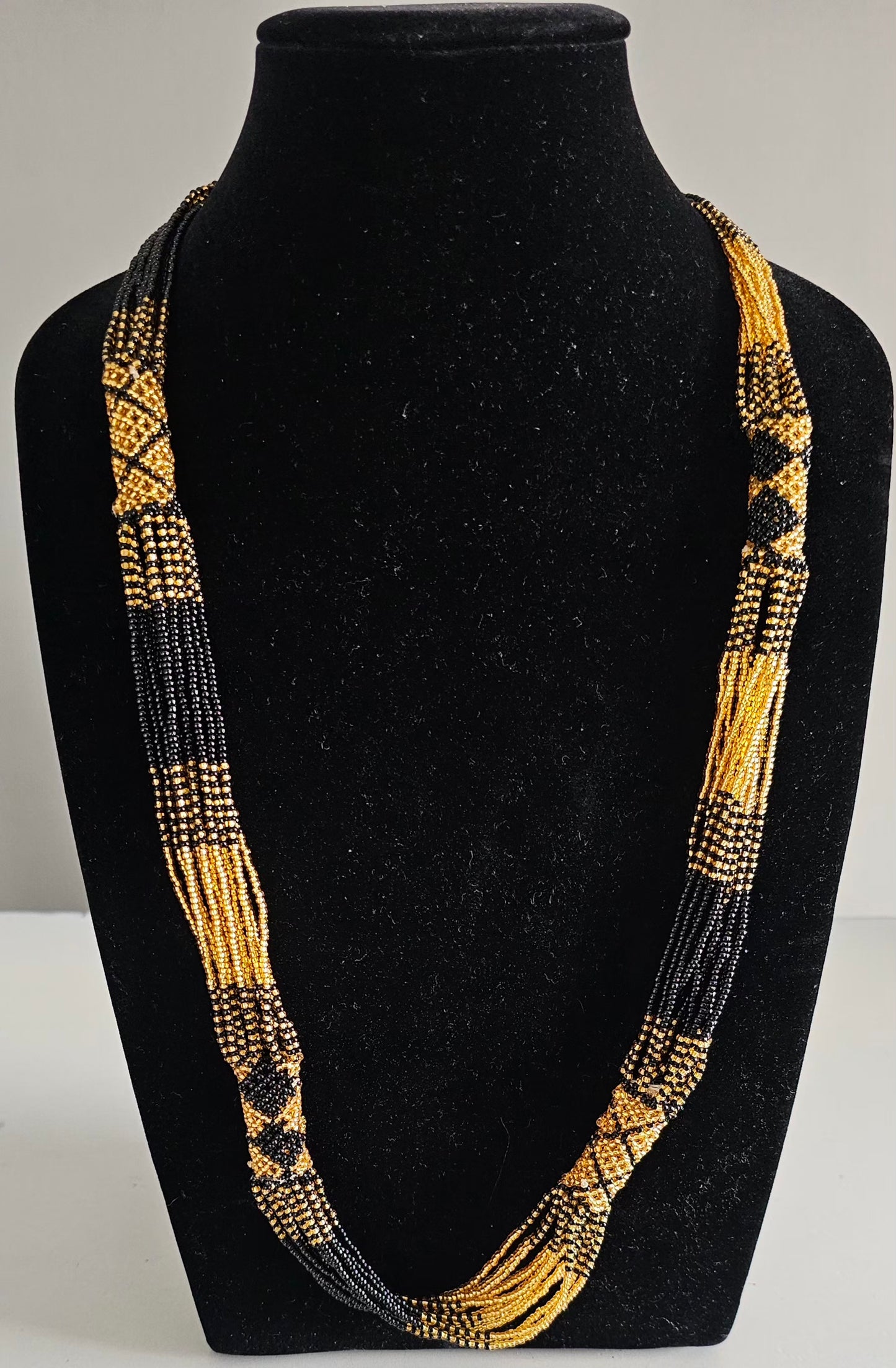 Mvovo Neckpiece
