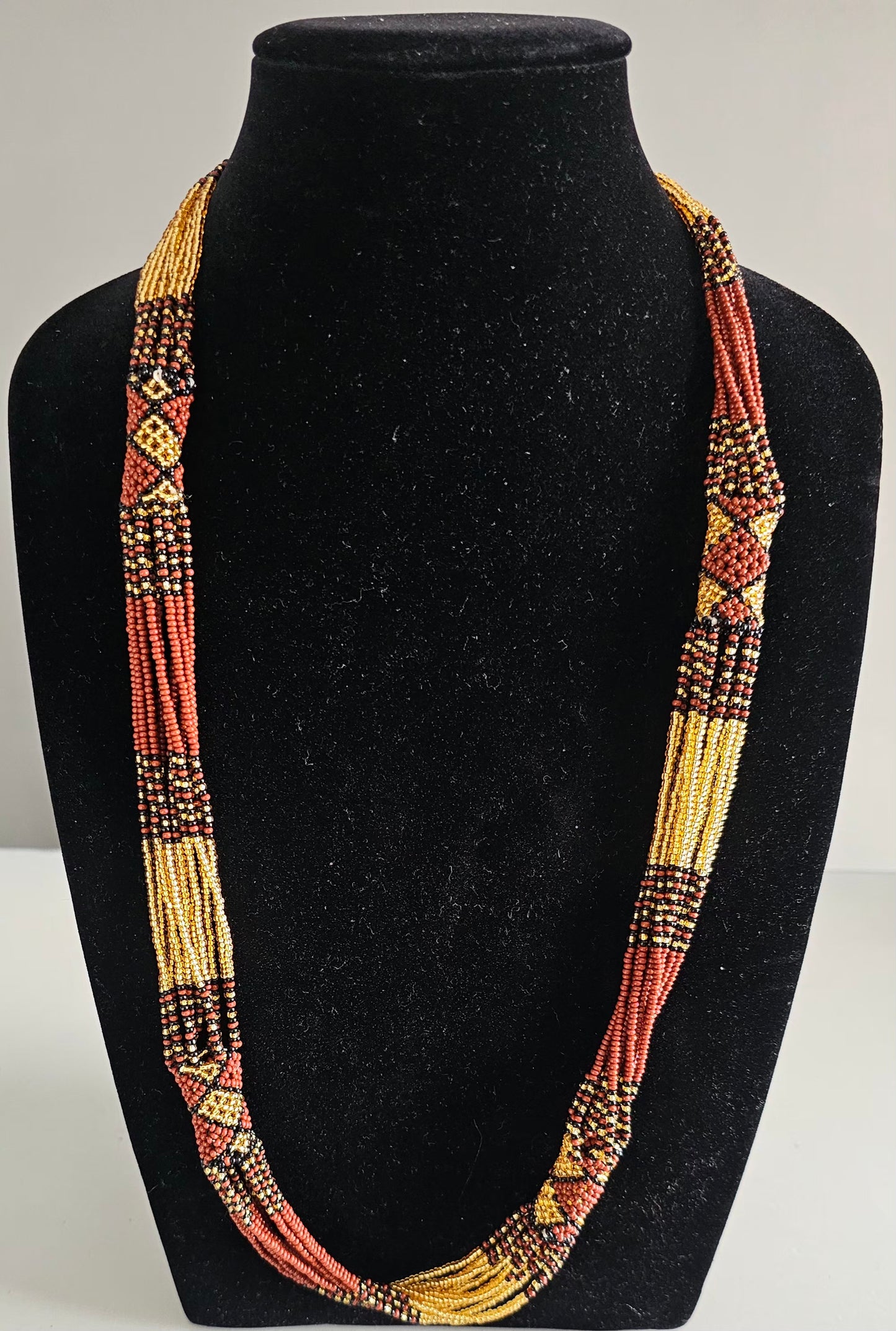 Mvovo Neckpiece
