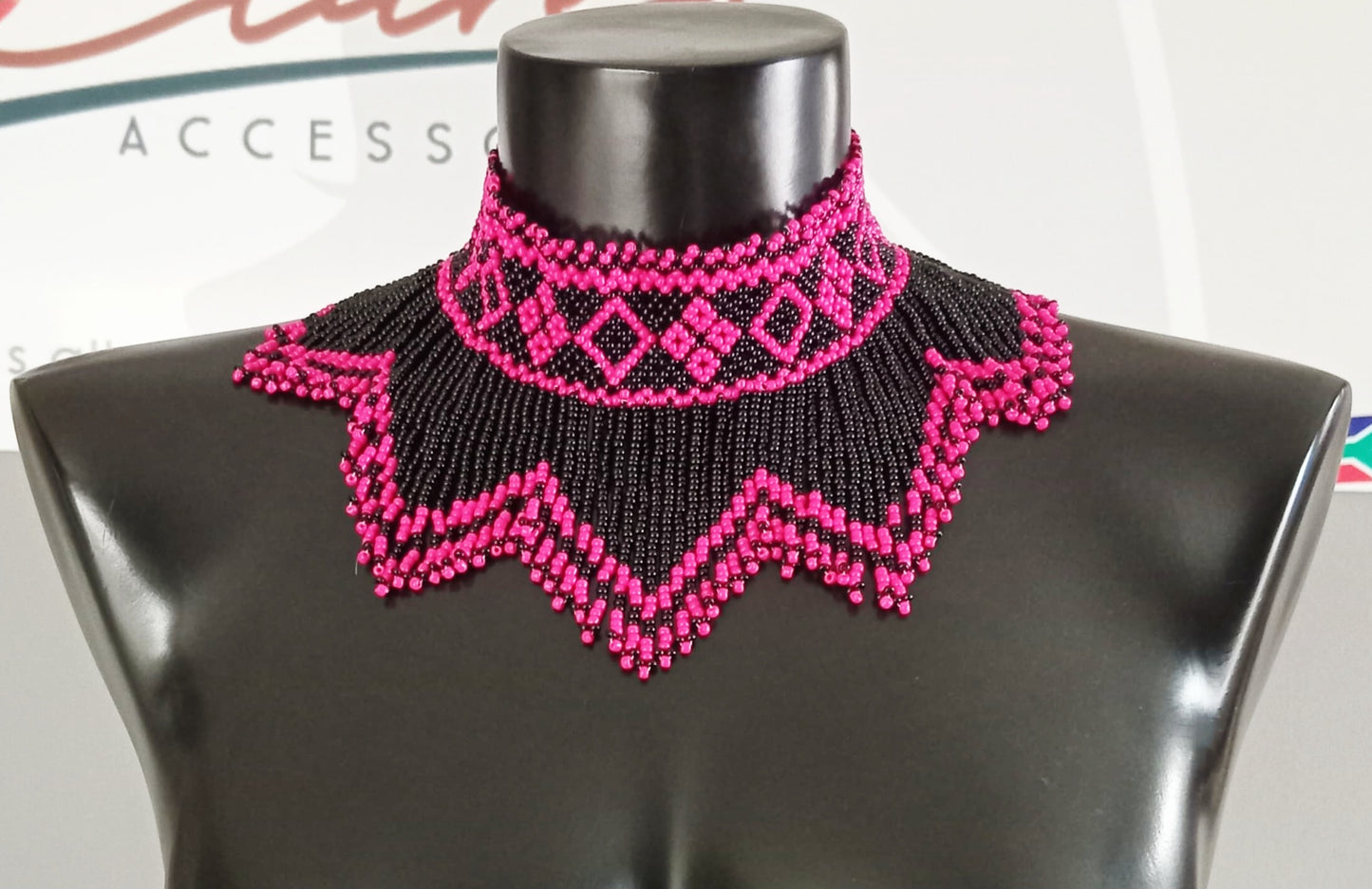 Isi W-Neckpiece