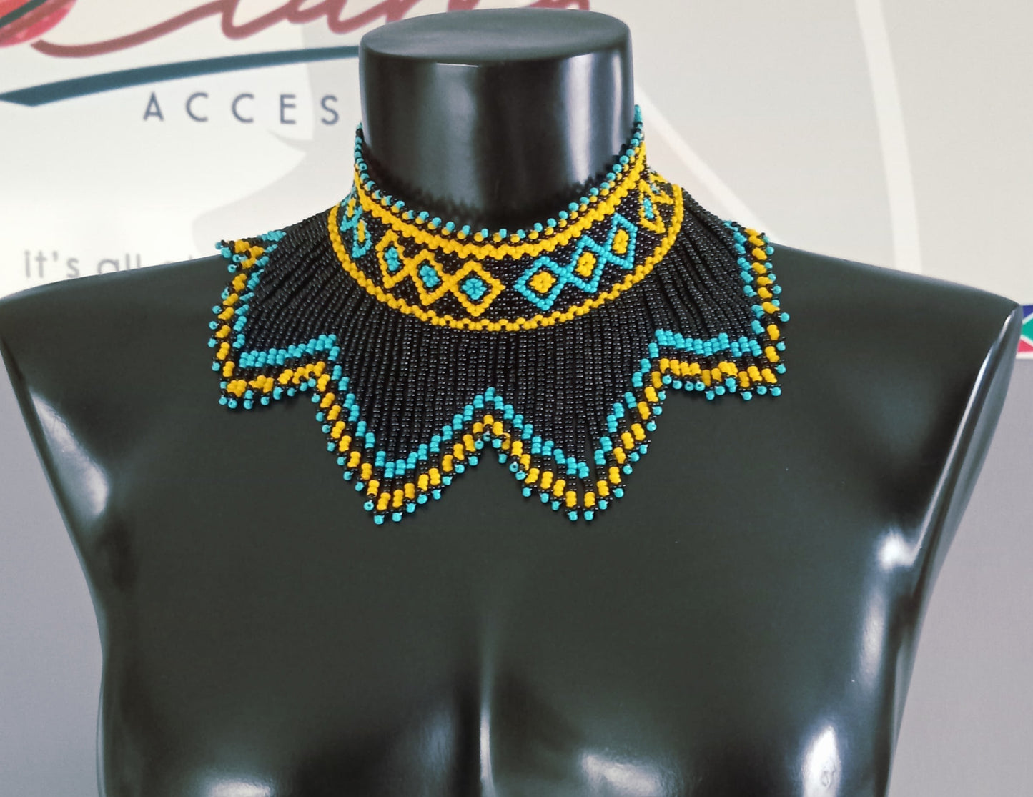 Isi W-Neckpiece