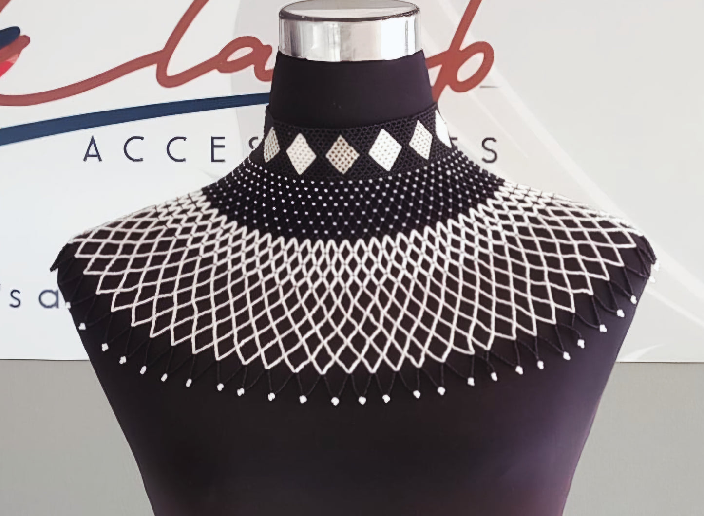 Madlamini  Webneckpiece